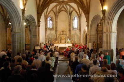 Après le défilé, la messe