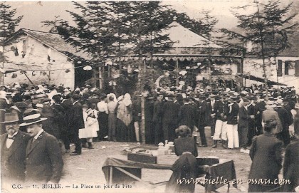 La Place du Poundet, un jour de fête vers 1900